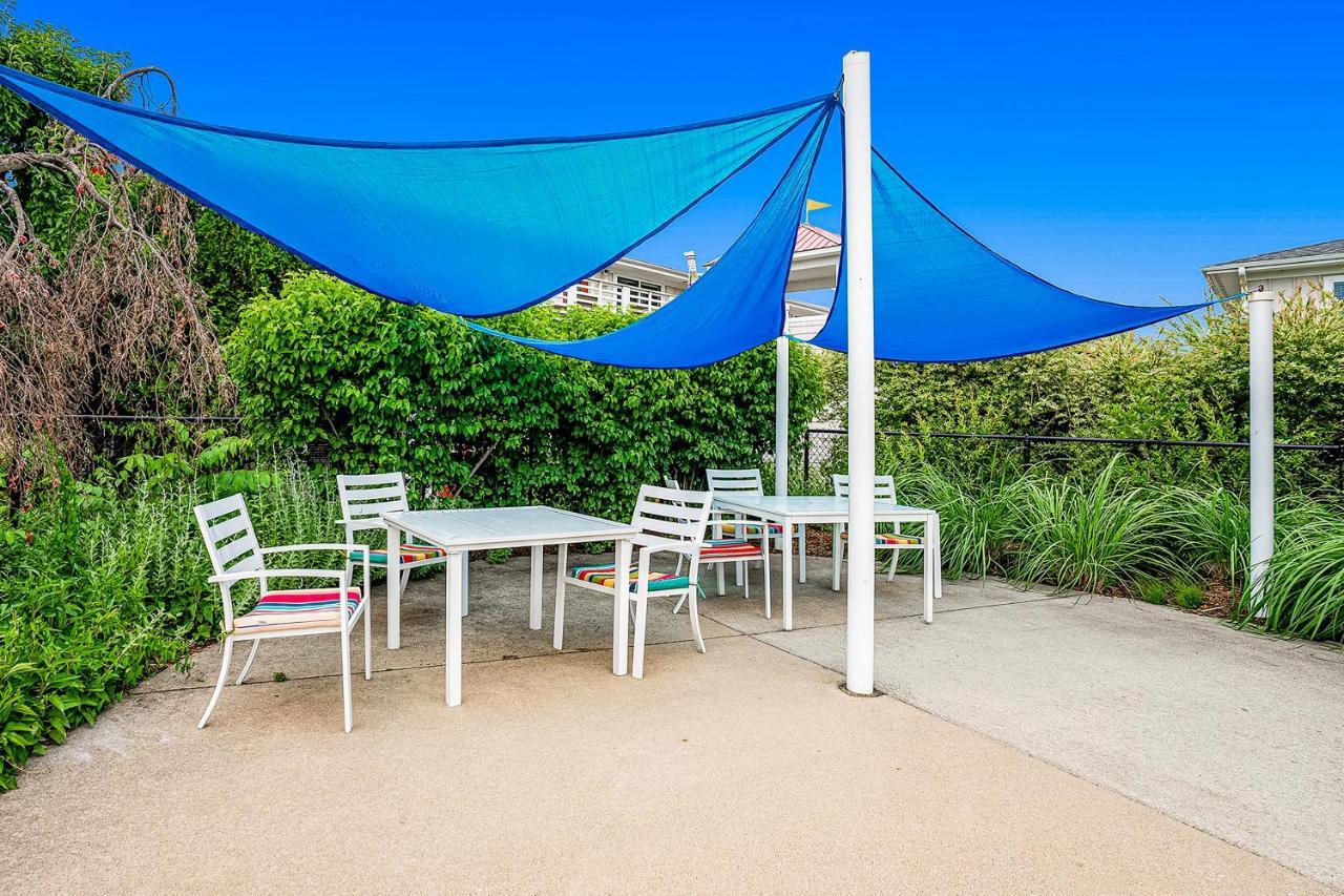 Bluebird Condo Douglas エクステリア 写真