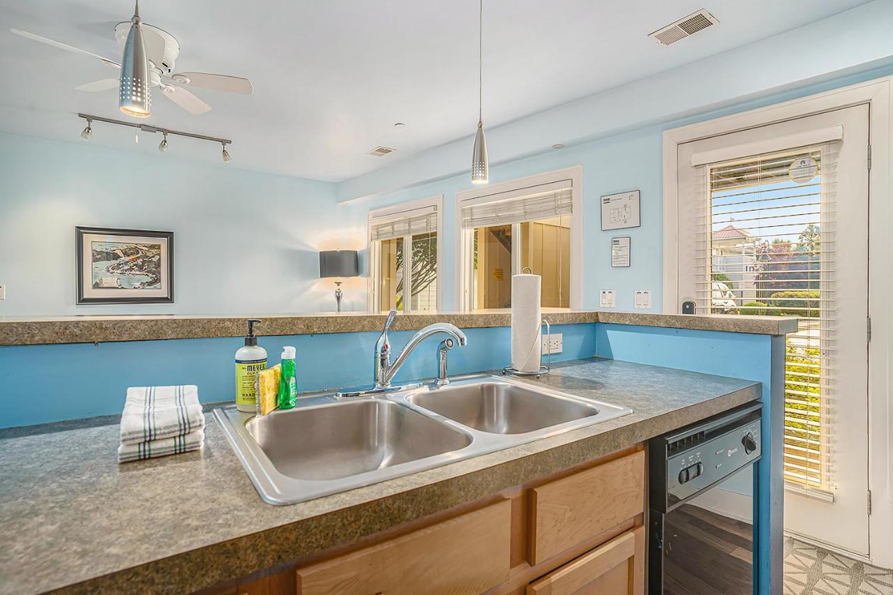 Bluebird Condo Douglas エクステリア 写真